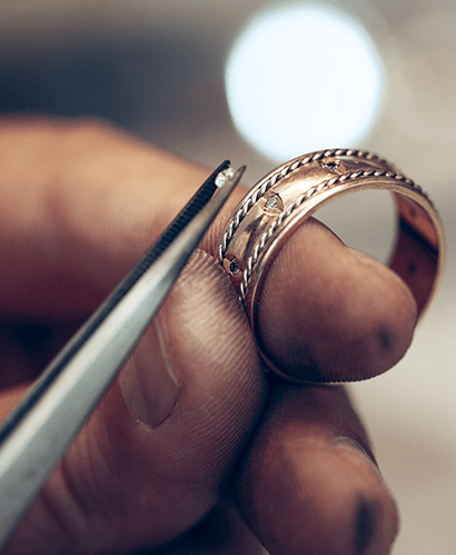 repairing a lost diamond in a ring